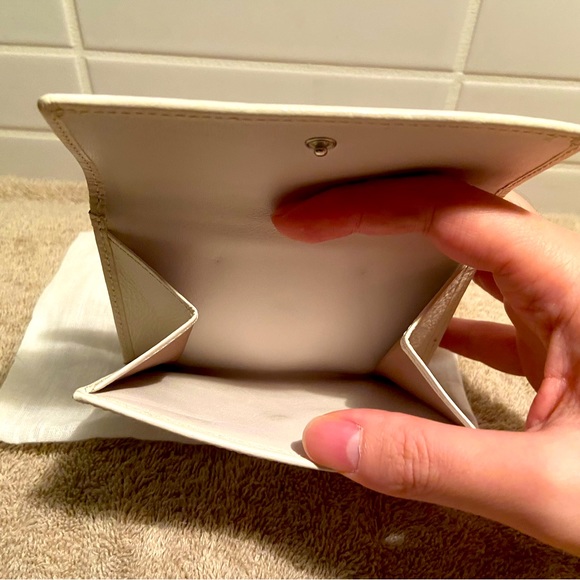 😊Sold Locally😊 Coach Signature Canvas Bi-Fold Wallet - Picture 4 of 4